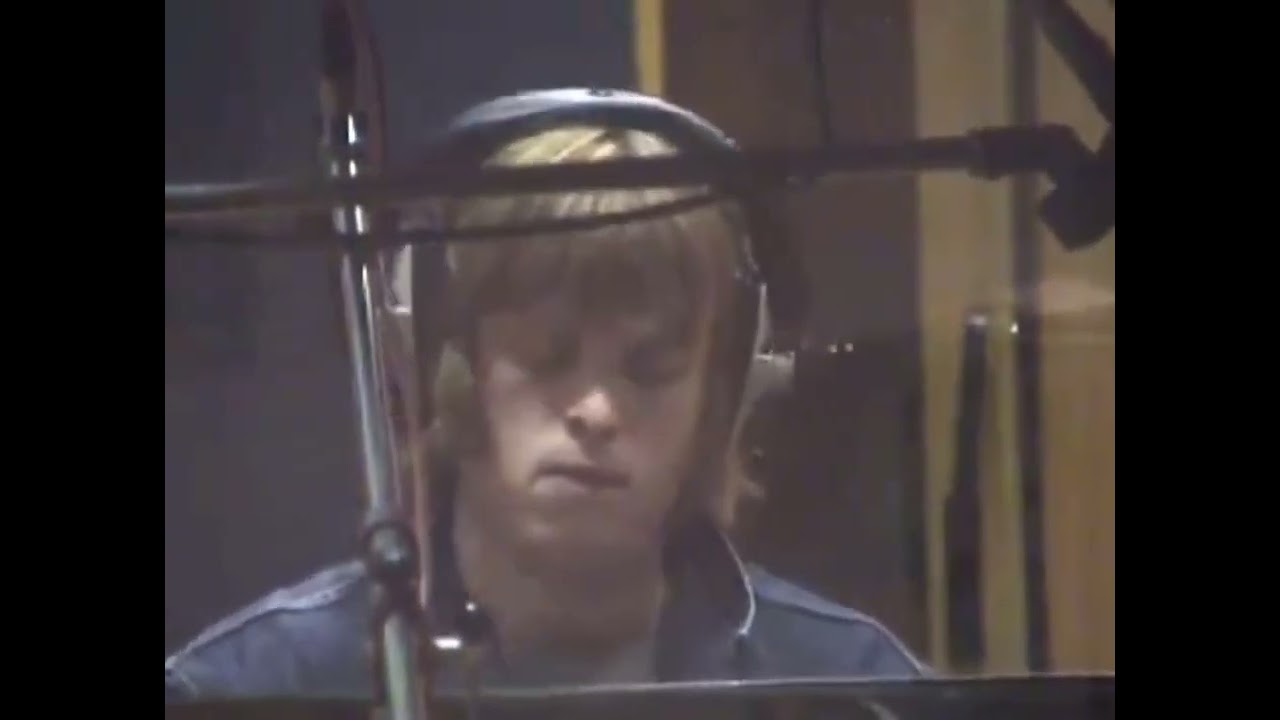 Dominic Chad Playing Mansun - Soundtrack 4 2 Lovers on the Piano