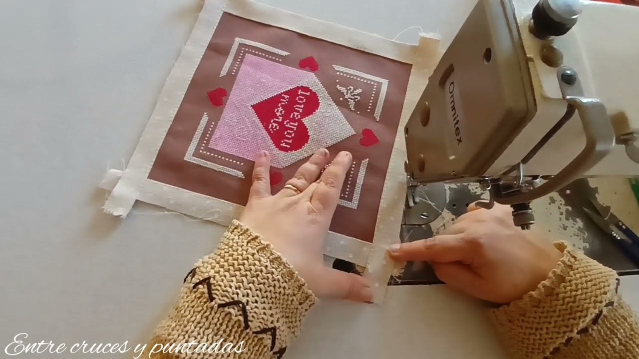Cose conmigo, cojin con una labor terminada 💖