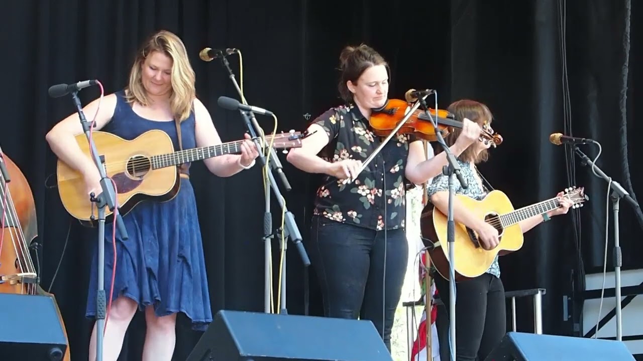 Della Mae 