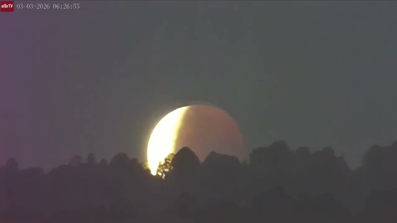 Blood Moon Sets at Dawn Over San Pedro, Mexico | Total Lunar Eclipse (Mar 3, 2026)