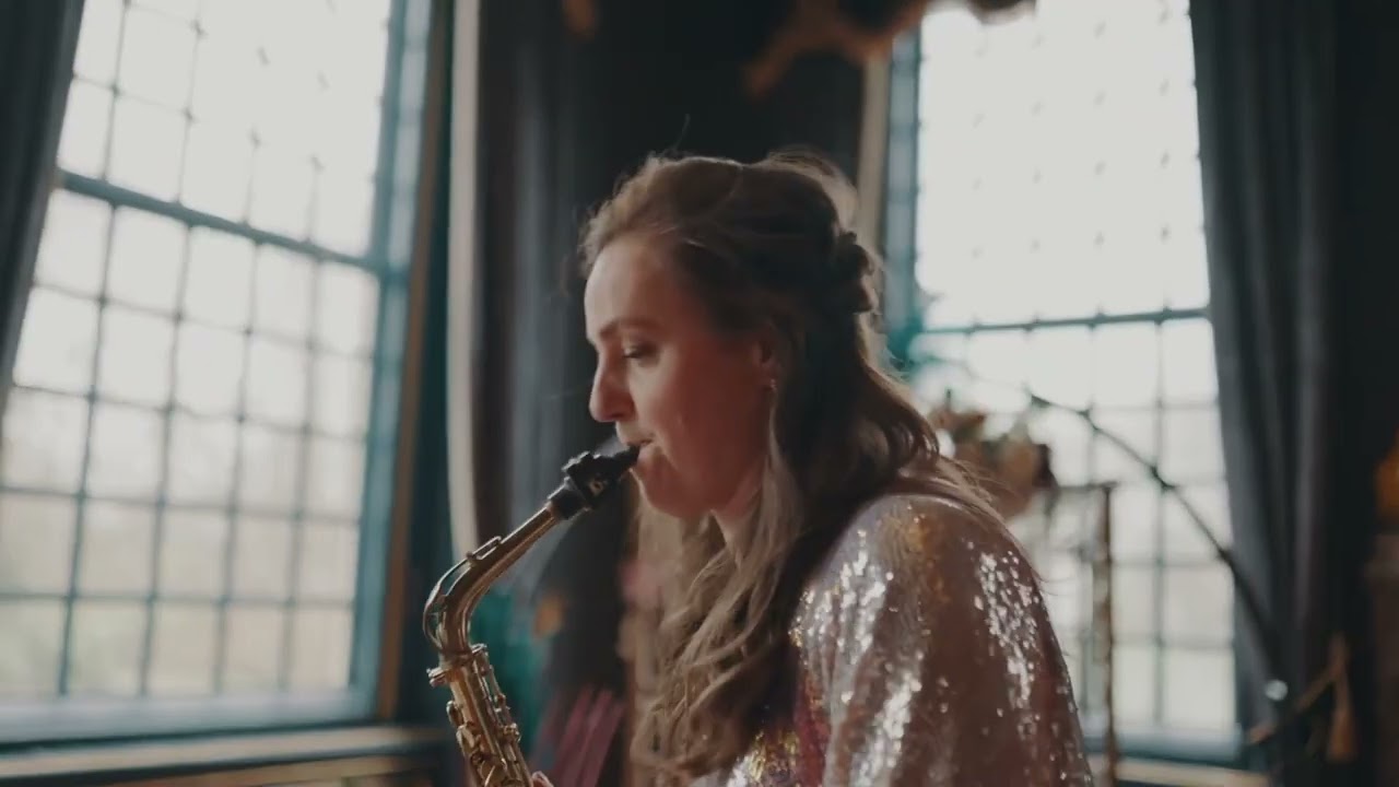 Saxofoniste Cece Gold: DJ Sax Live Act – Van Ballad tot Feest, voor Bruiloft & Events