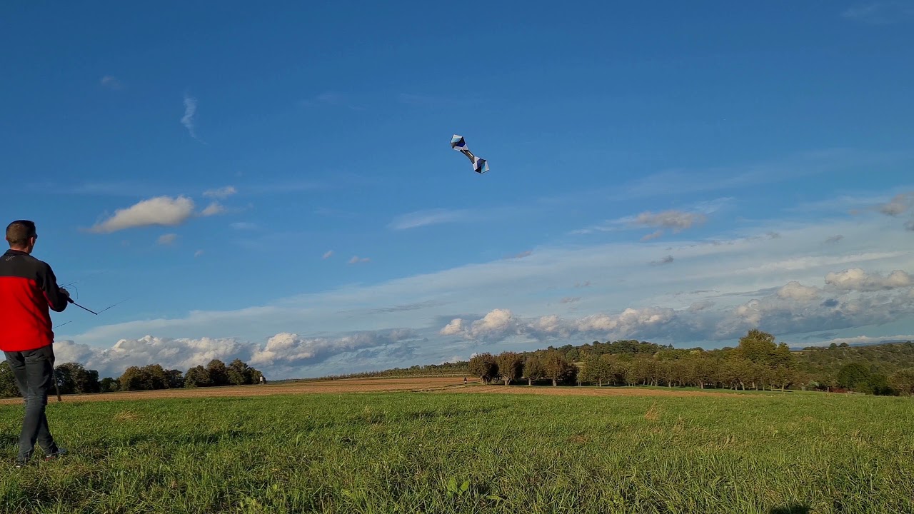 Fulcrum 85 ... #fulcrum #carlrobertshaw #kitelife #quadlinekite music: lucie silvas - kite ♥️