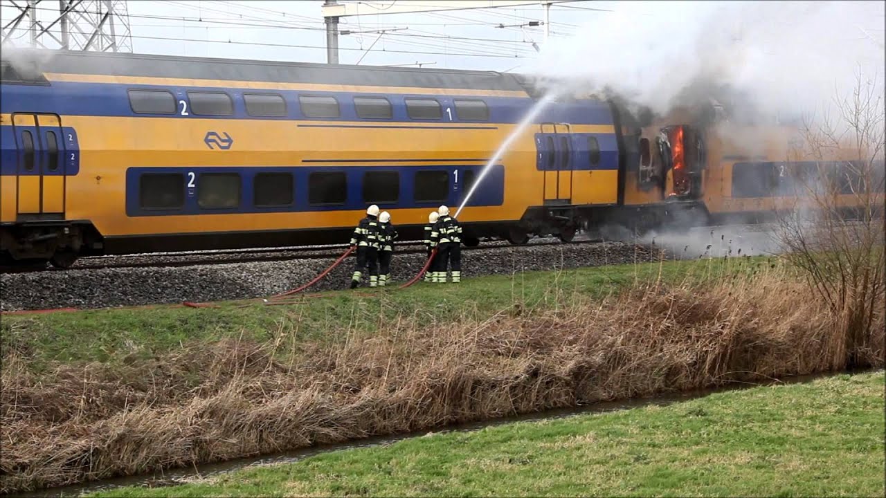 Grote brand in trein bij Abcoude / Loenersloot