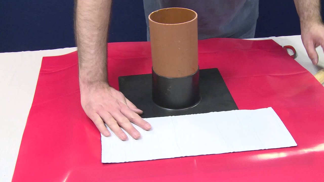 Sealing a Radon membrane when a drainage pipe intersects the membrane