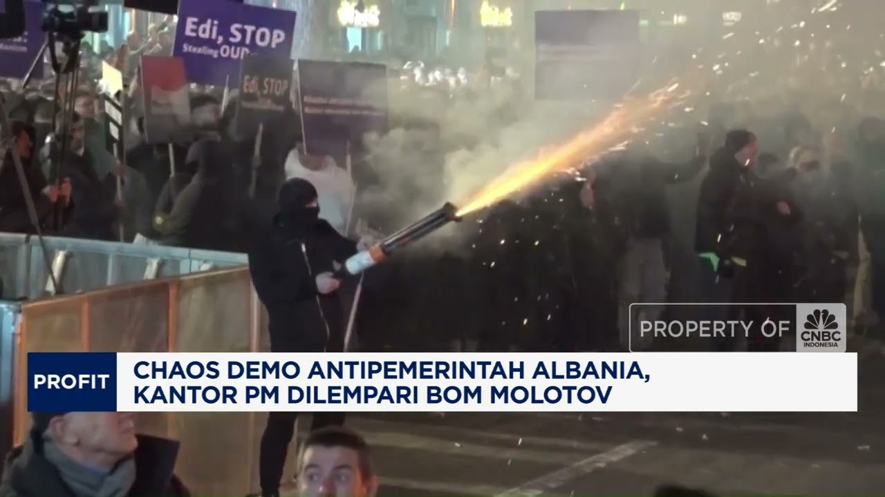 Chaos Demo Antipemerintah Albania, Kantor PM Dilempari Bom Molotov