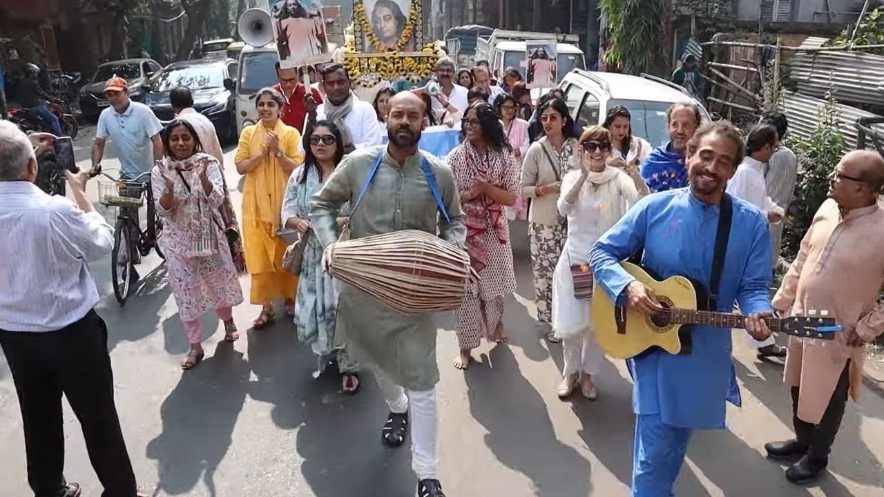 Paramhansa Yogananda Birthday 2024 : Strolling Kirtan in Kolkata