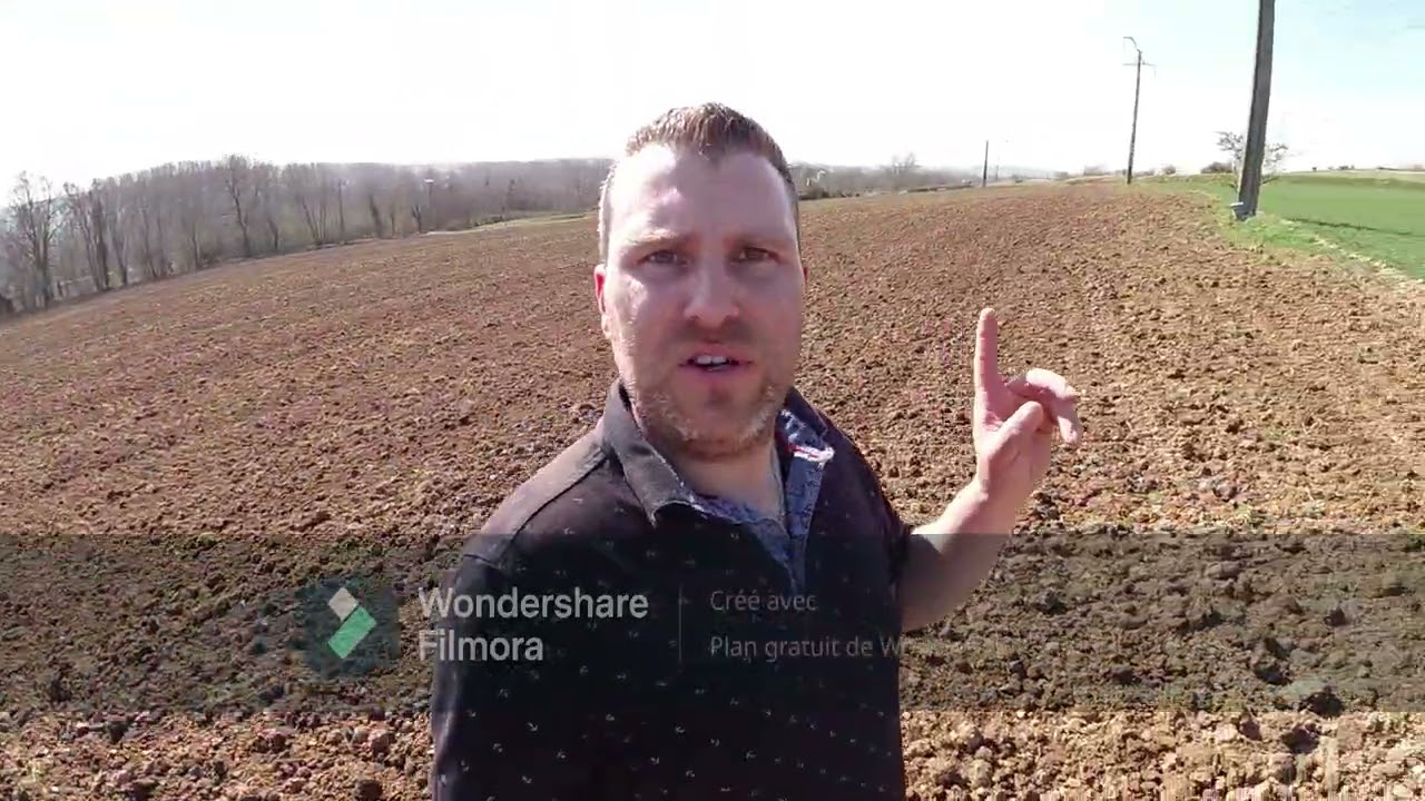 On débute les préparations de sol !!! Valtra T154 et Carré penterra 6 m.