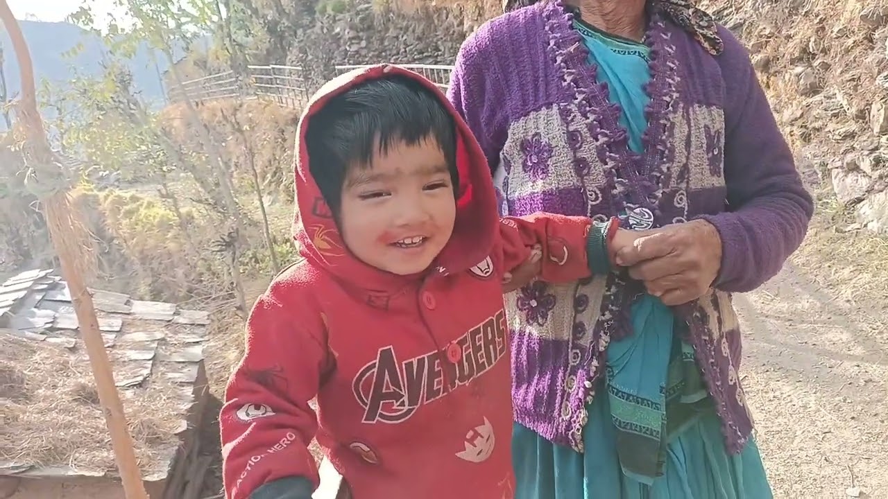 आजकल हम अपने   खेतों में गोबर डाल रहे है और साथ ही हल भी लगा रहे है 😌😌