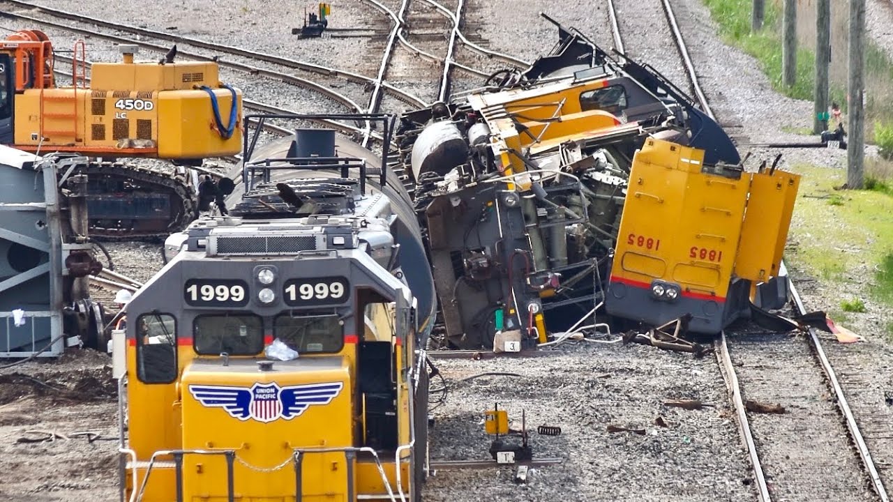 Train Derailment Cleanup at CP Bensenville Yard