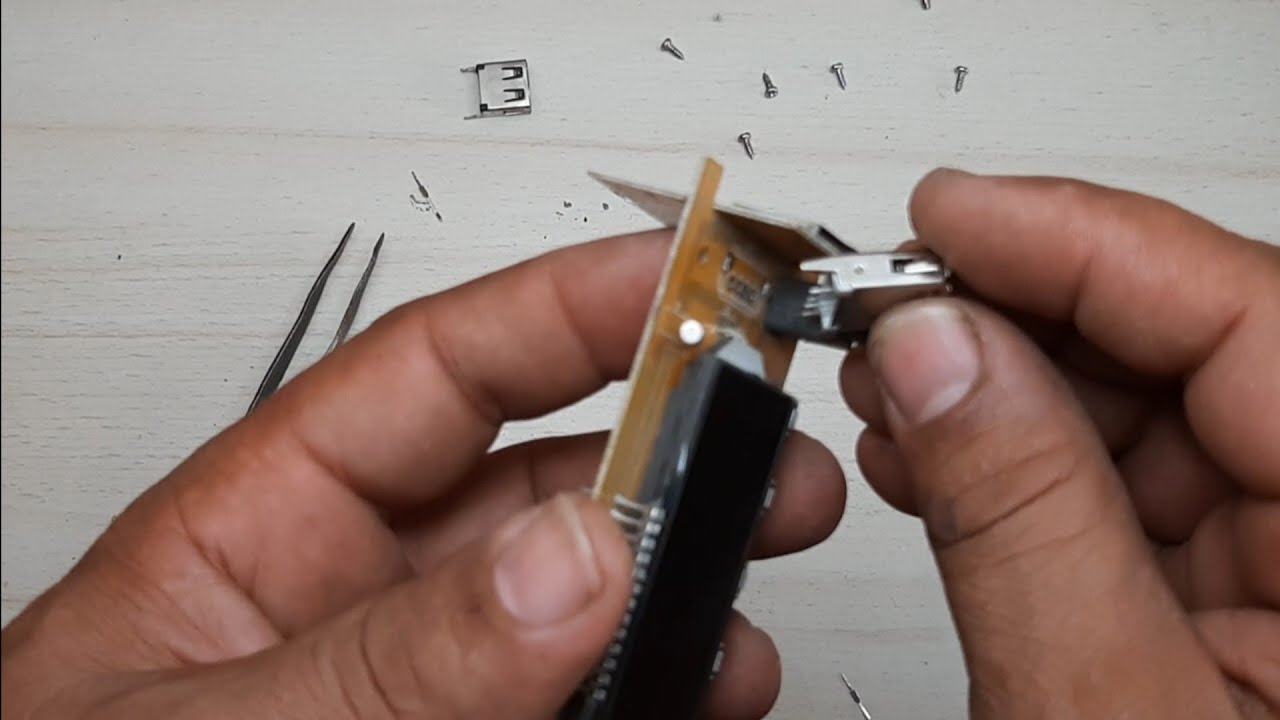 تغيير مدخل فلاشه فى كاسيت سياره