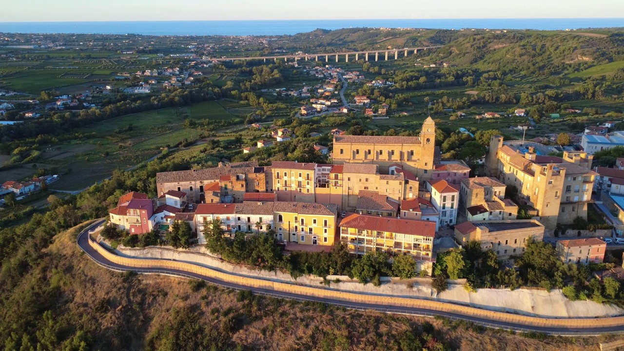 Dji Mini 4k: Miglianico e la chiesa di San Michele Arcangelo (CH)