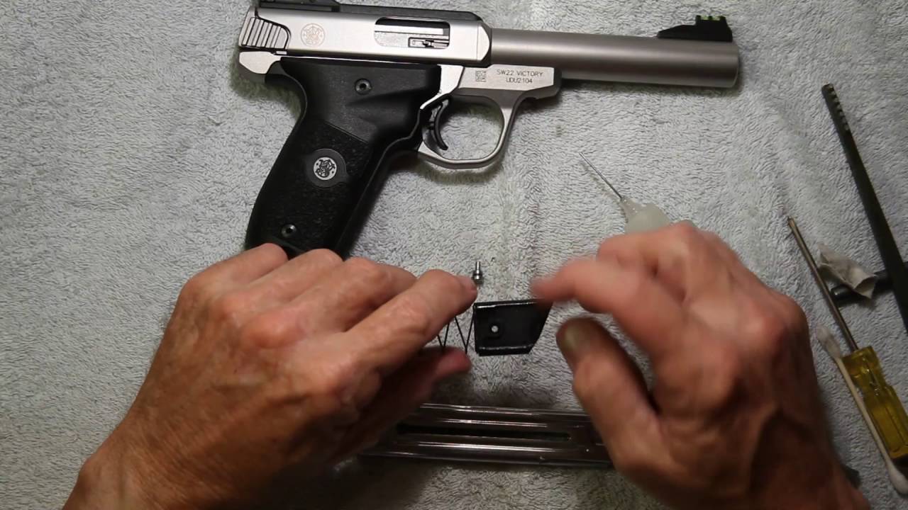 Smith & Wesson Victory magazine disassembly