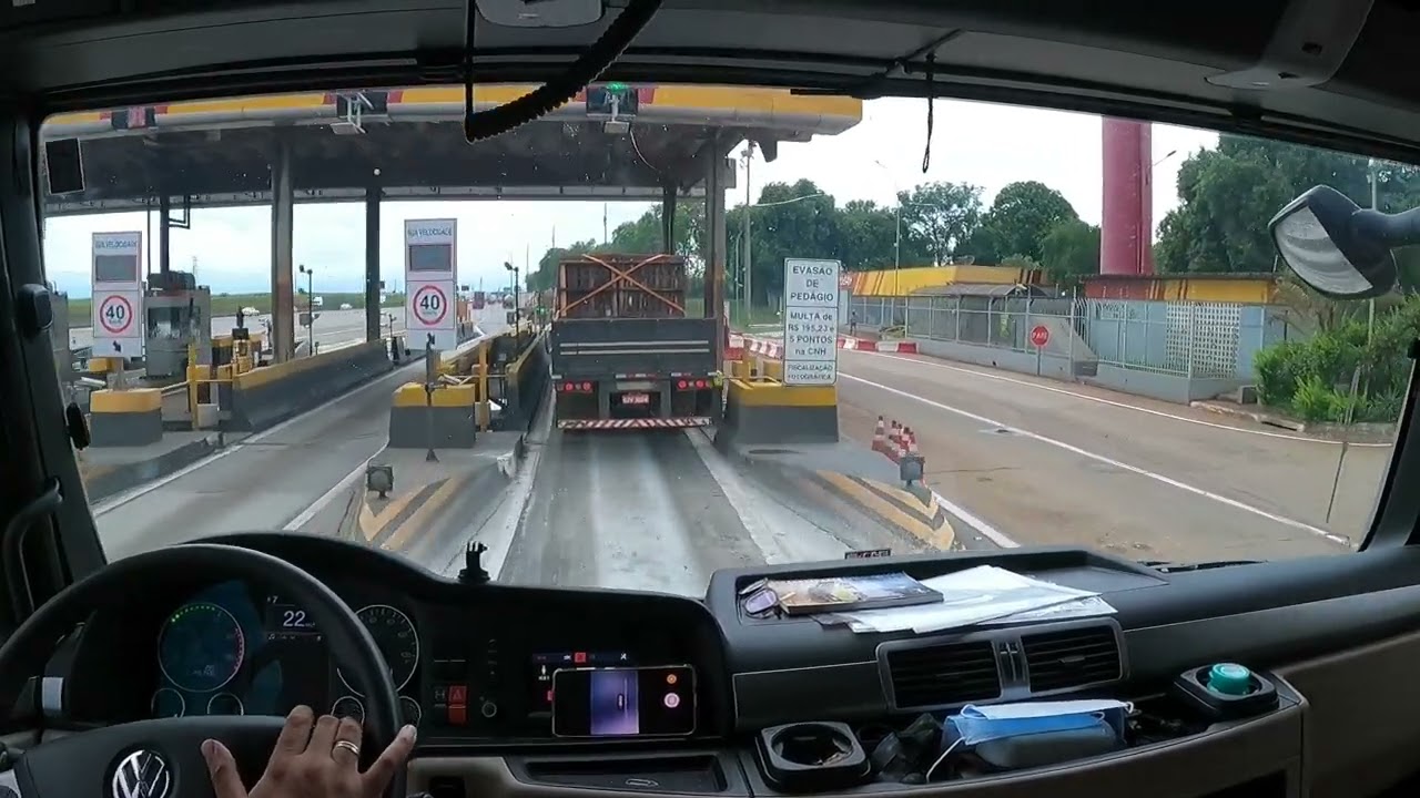 Rodovia Anhanguera com chuva.