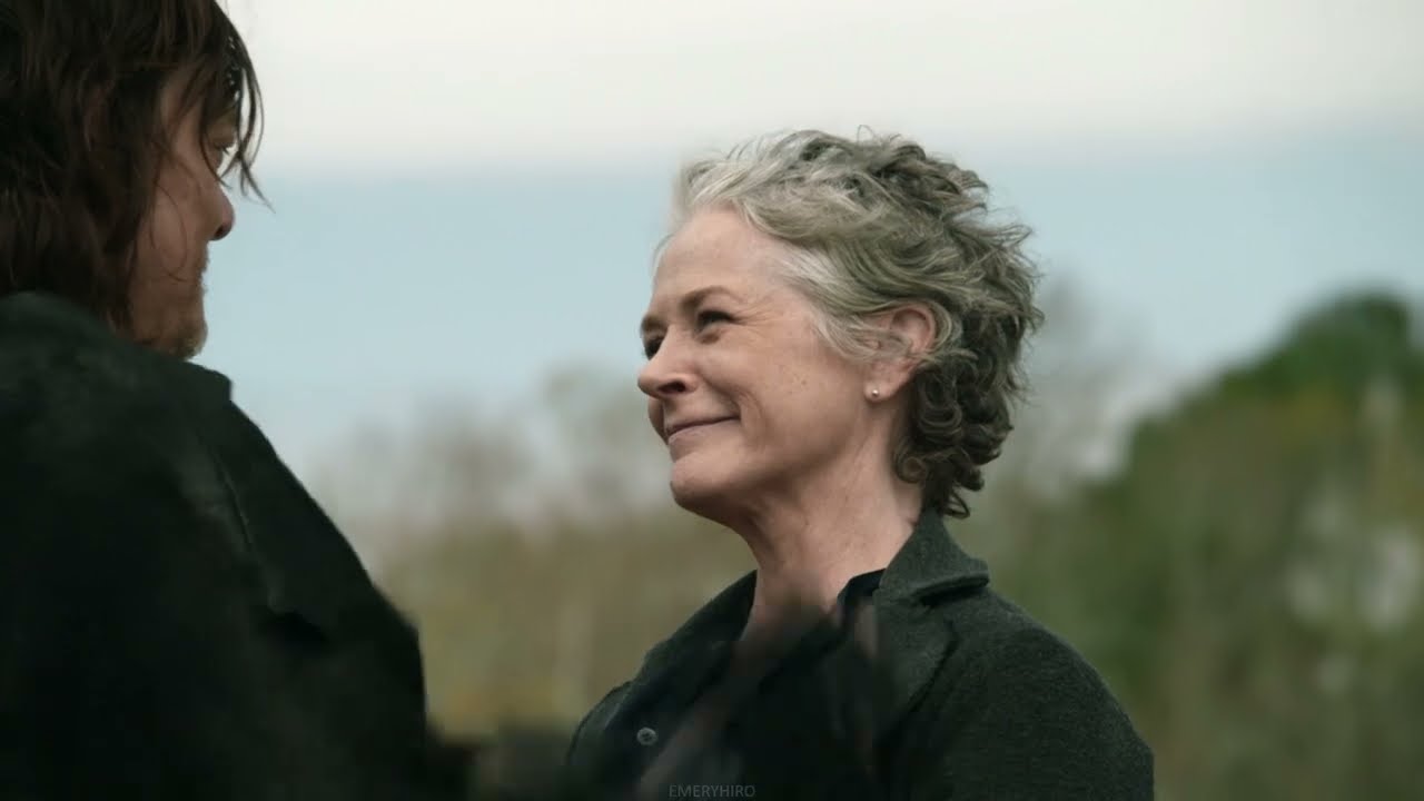 1 Second From Every Scene Where Caryl Share A Frame - The Walking Dead