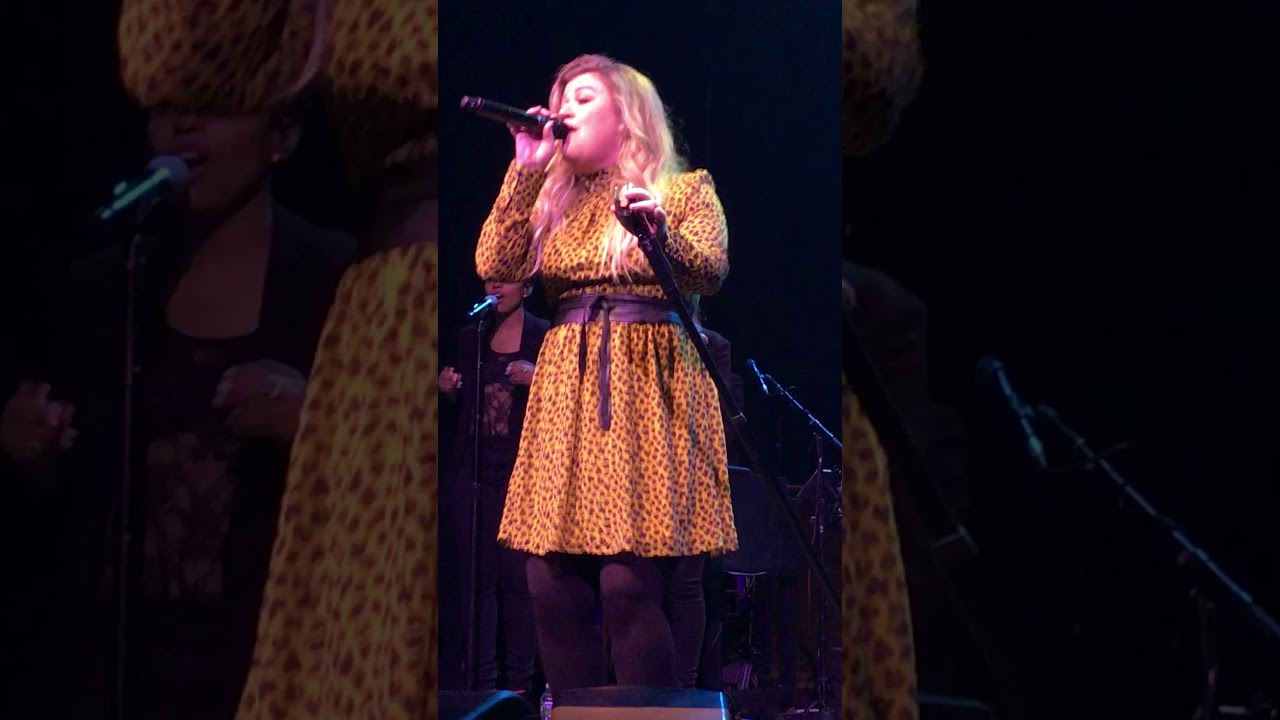 Kelly Clarkson ‘Medicine’ live for Sirius xm