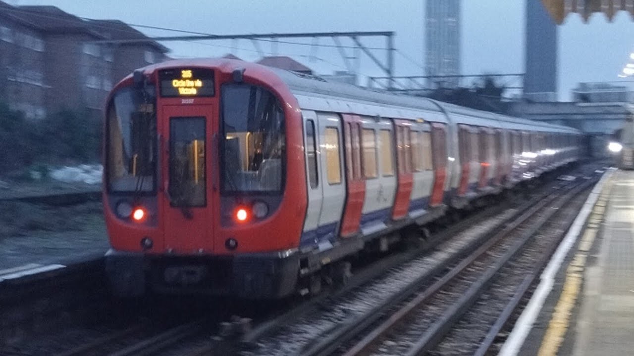 (Diverted) - Circle Line - S7 Stock - (265) - at Plaistow Tube Station - on Platform 1 - 25/01/2026