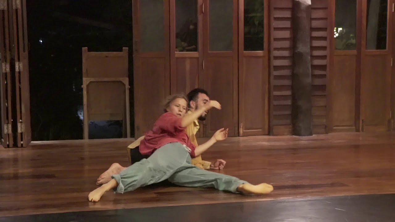 Contact Improvisation: Sasha Dodo and Dolores Dewhurst-Marks in states of improvisation performance