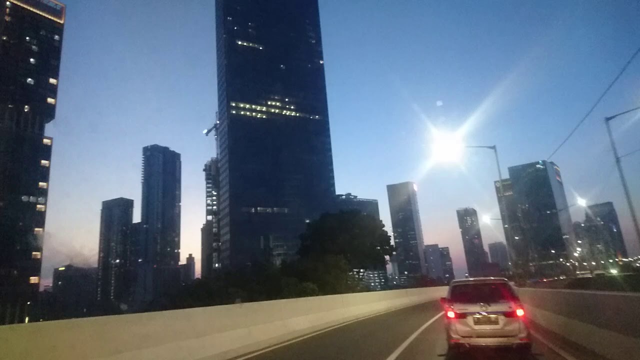 Pemandangan gedung jakarta, di flyover kuningan