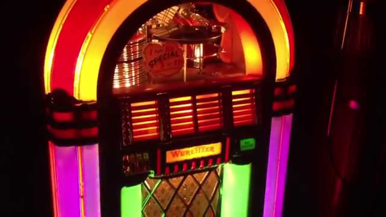 1946 Wurlitzer 1015 bubbler jukebox , grade 1 restored