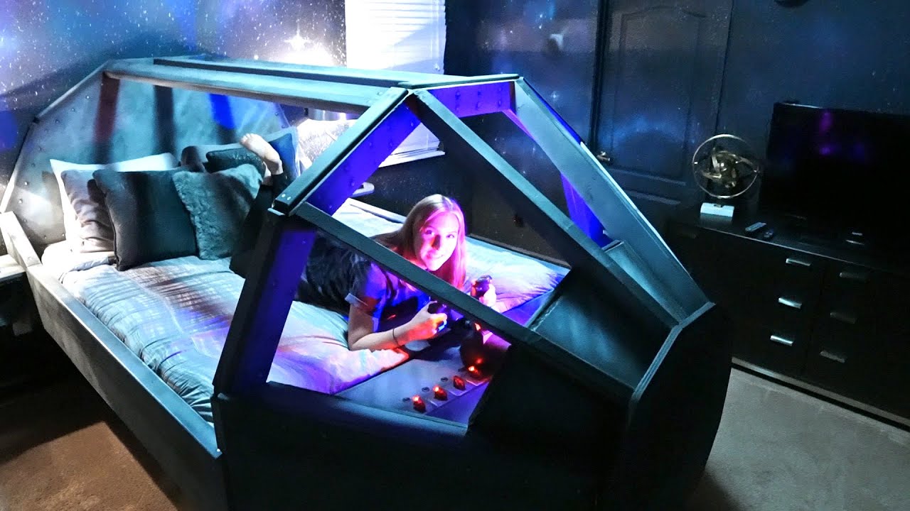 We Stayed At A Star Wars Themed Vacation Home, Slept In The Millennium Falcon & Made Ronto Wraps!