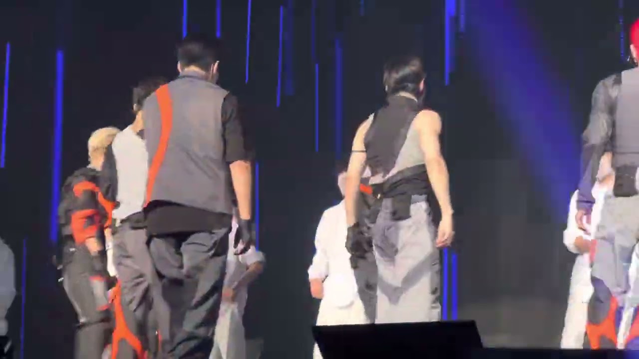 221030 ATEEZ - CYBERPUNK @ THE FELLOWSHIP BREAK THE WALL SEOUL