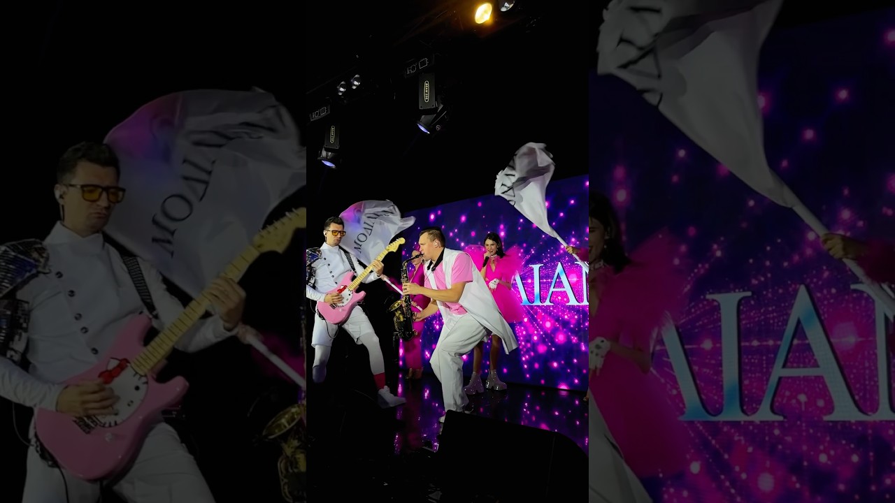 Новогодний корпоратив с кавер-группой @modiliani.music и шоу-балетом @lamour_show_sochi 🎄🪩🎶👯&zwj;♀️