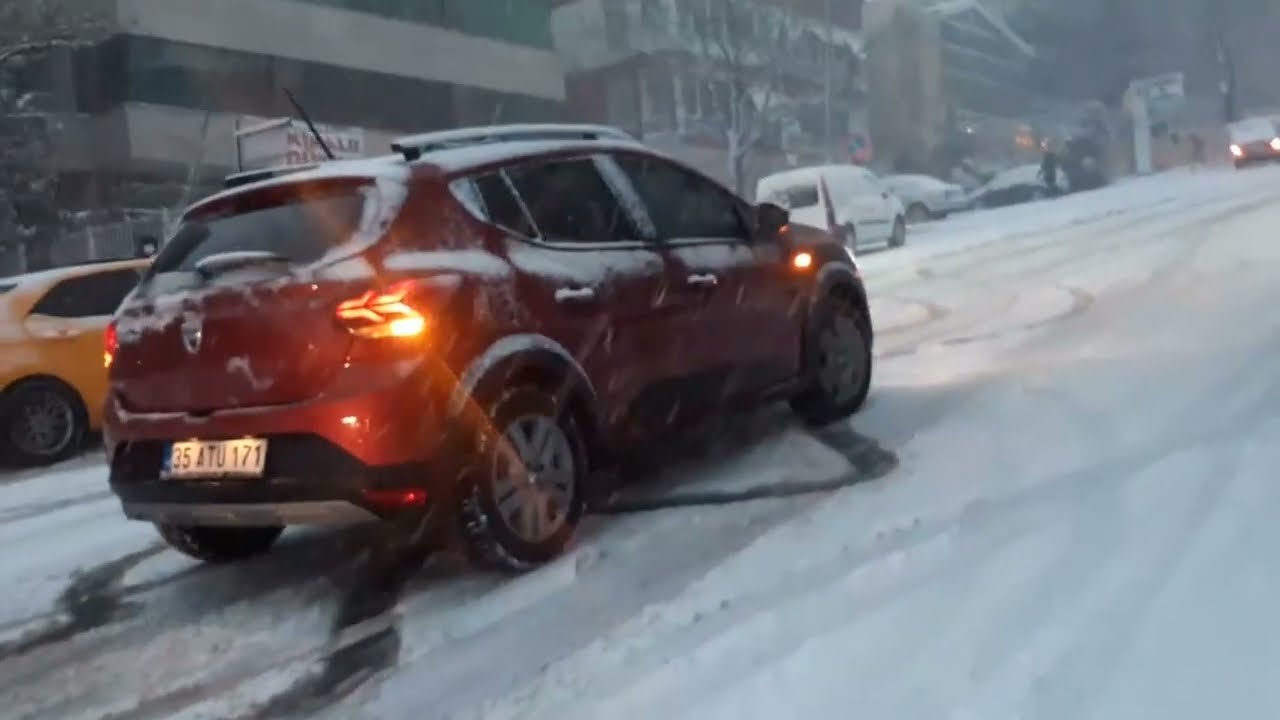 Ankara Karda Kayan Arabalar