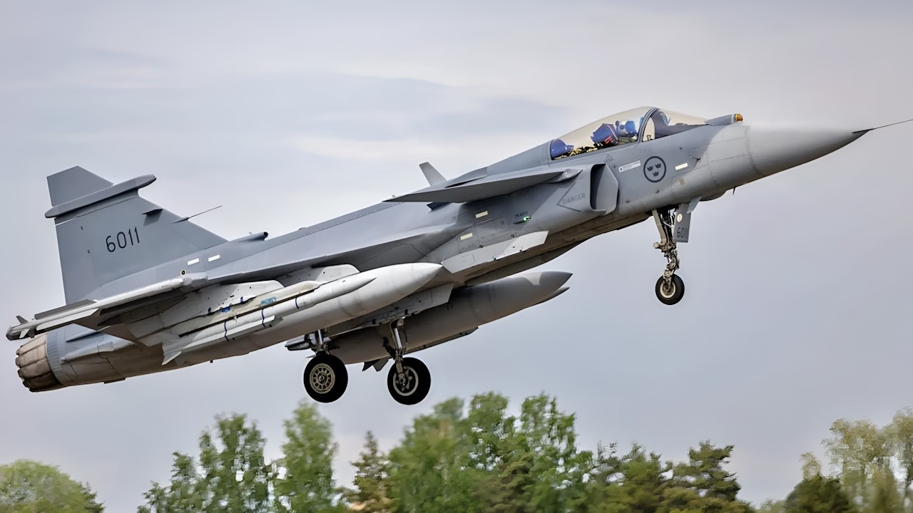 Jak Polska spartoliła zakup myśliwc&oacute;w. Saab dawał Gripena i fabryki za darmo, daliśmy 3 mld za F-16