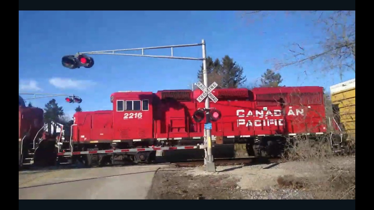 KCS 4714 Leading a Westbound Freight at Pilgrim Rd #2, Brookfield WI
