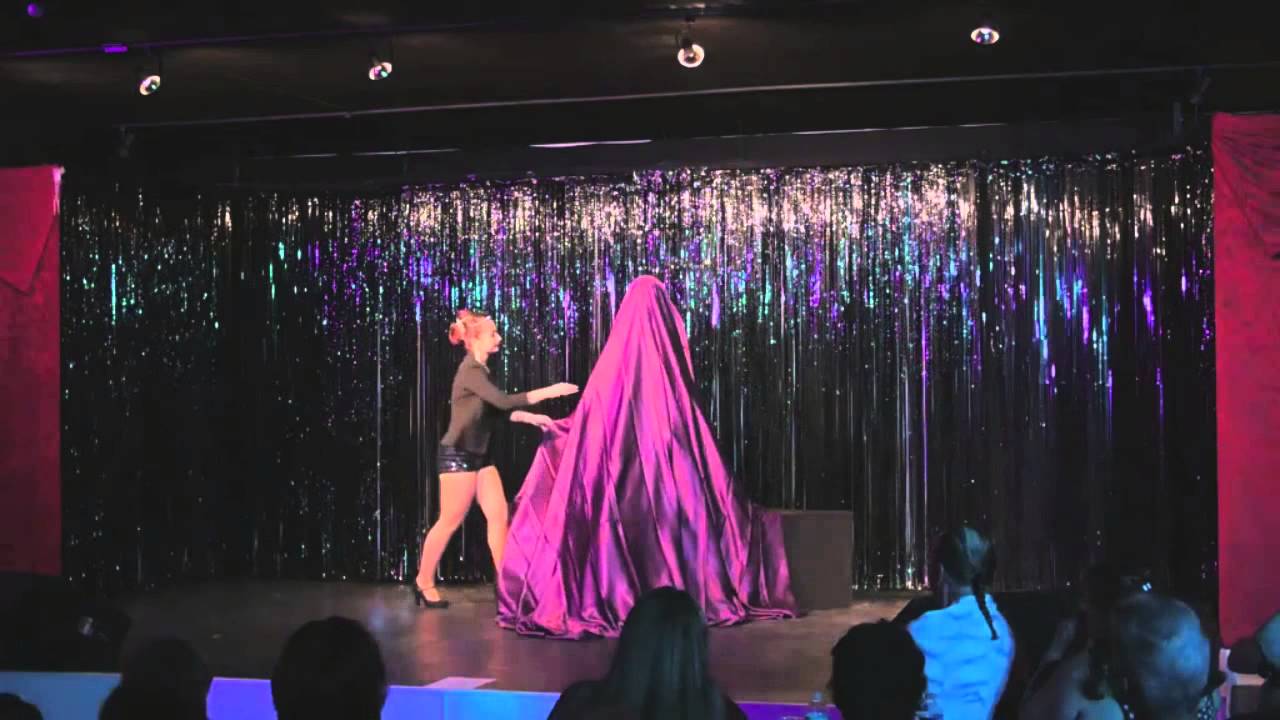 Gypsy Allure - Female Illusionist - Dekolta Chair
