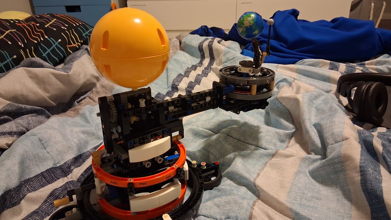 LEGO Technic 42179 Planet Earth and Moon in Orbit - LEGO Speed Build Review