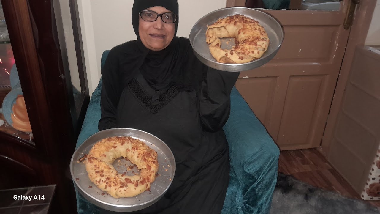 طريقه الفطير بالسجق تعالوا نشوفوا الطريقه 
