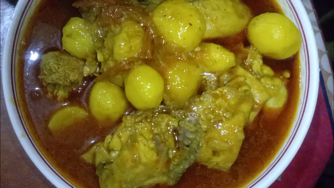 আজকে সেহরিতে বয়লার মুরগি দিয়ে ছোট আলু রান্না করলাম সাথে ছিল খিচুড়ি 😋😋দারুন মজা করে ইফতার করলাম😋😋