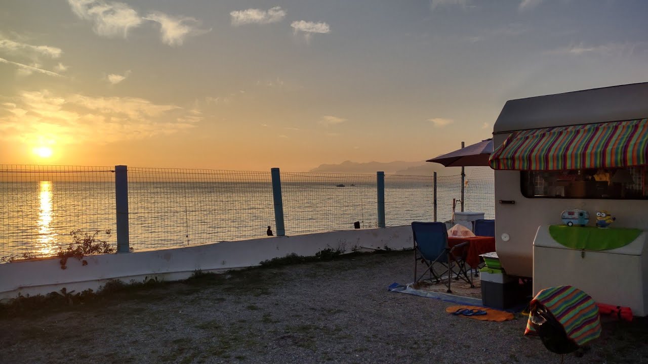 liberamente in camper punt.872 Camping Salerno 8 scalini dal mare