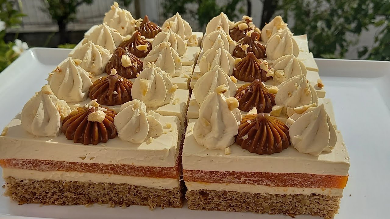 Prajitura Abrakadabra cu blat de nuci, ganache de caramel si jeleu de piersici.