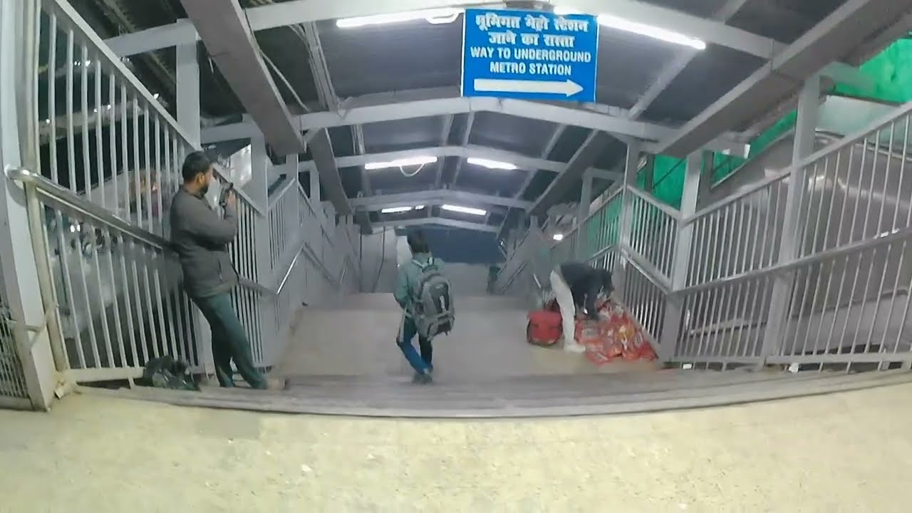 Kanpur Central Railway Station India 🇮🇳 -  Kanpur Central Railway Walkway Overbridge Walk 🚶‍♀️