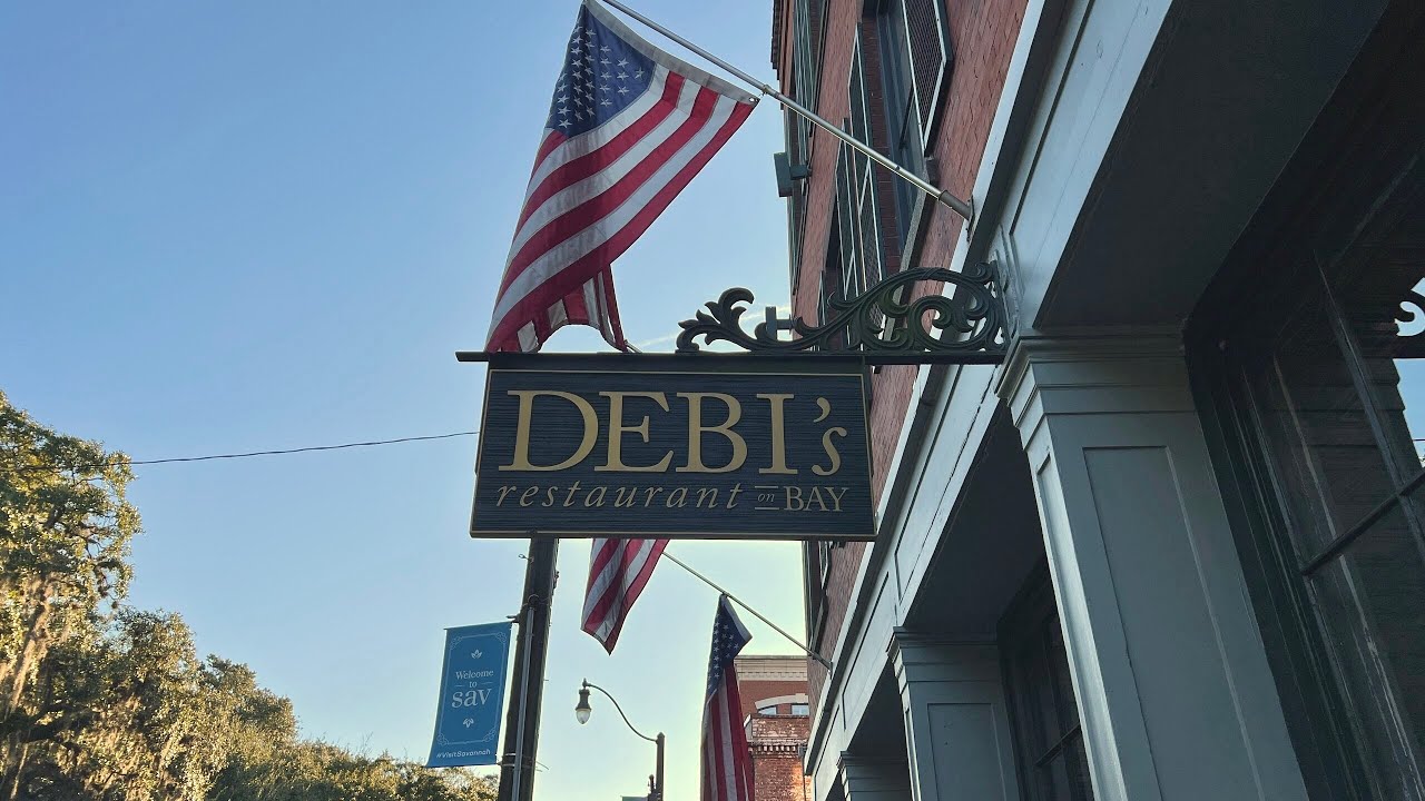 Eating at Debi's Restaurant in Savannah, Georgia | Breakfast Restaurant in Savannah