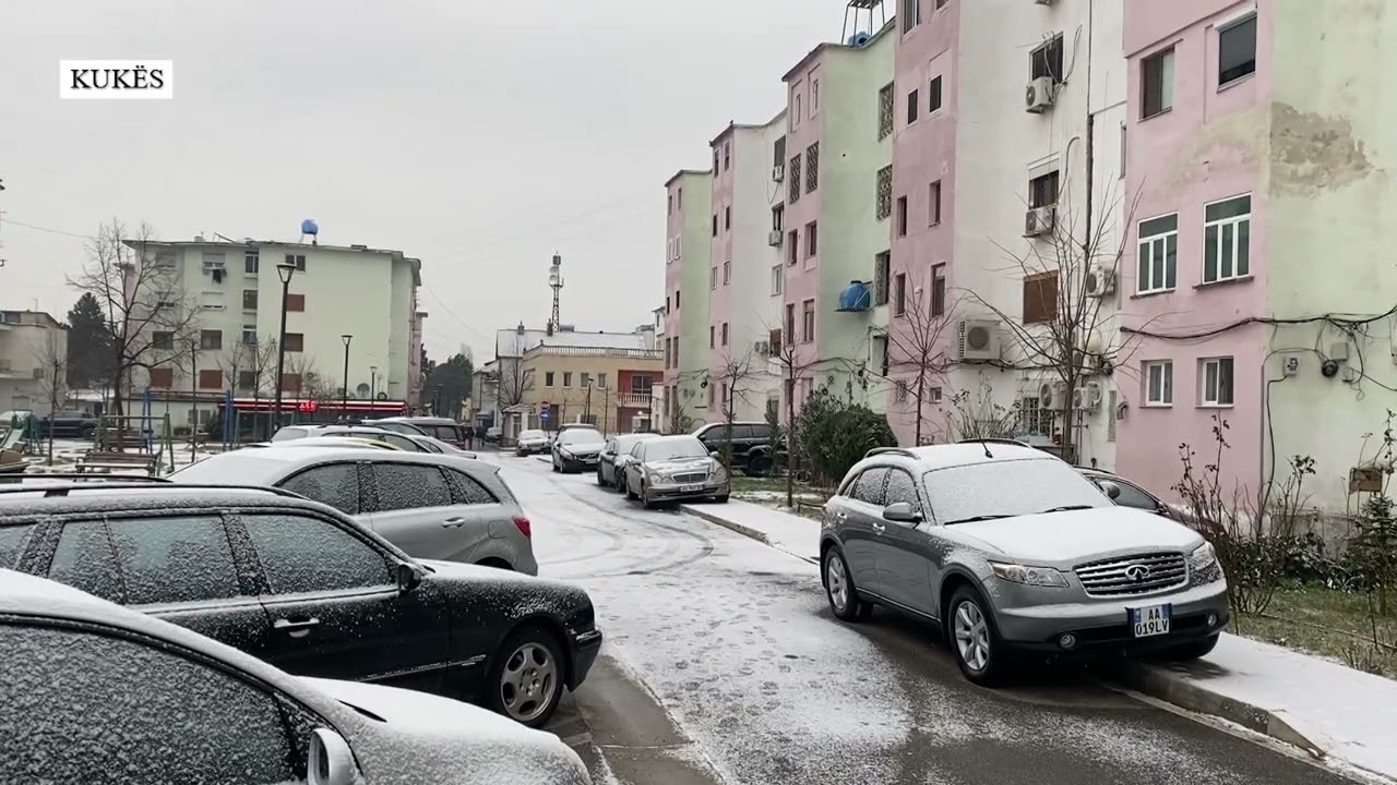 Ulen temperaturat dhe nisin reshjet e borës në zonat malore e juglindore. Bllokohet rruga e Arbrit