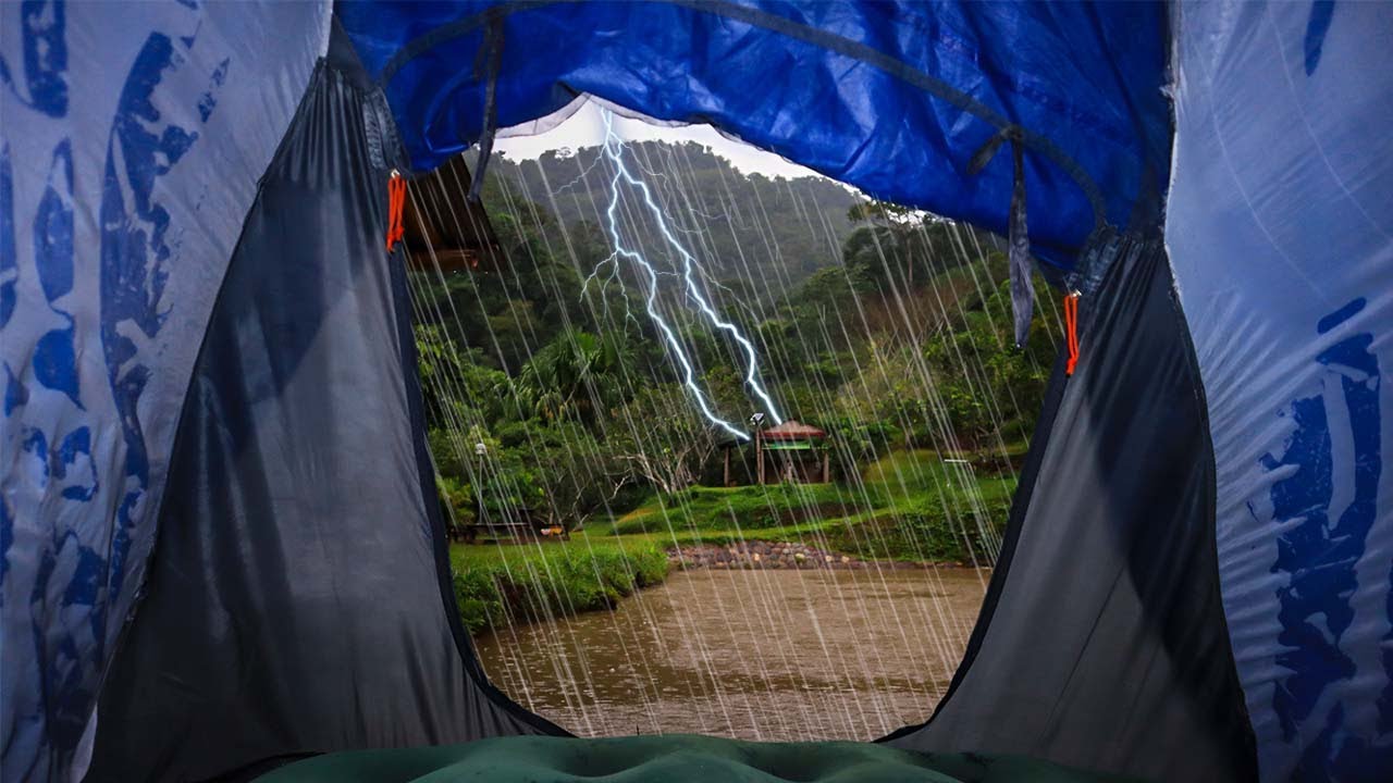 La lluvia nos sorprendió una noche de camping