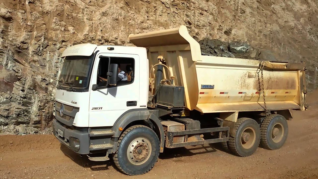 Axor 2831colocando 1` trator