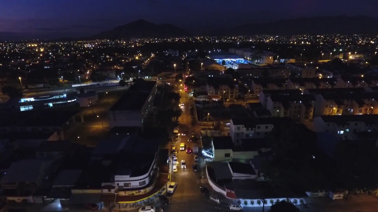 Phantom 4 visitando as Praças do Bairro São Jorge, Campo Grande, Rio de Janeiro, Brasil