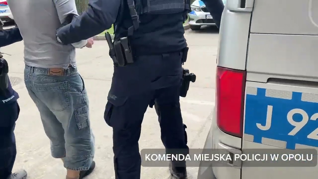 Zaatakował pokrzywdzonych nożem i młotkiem