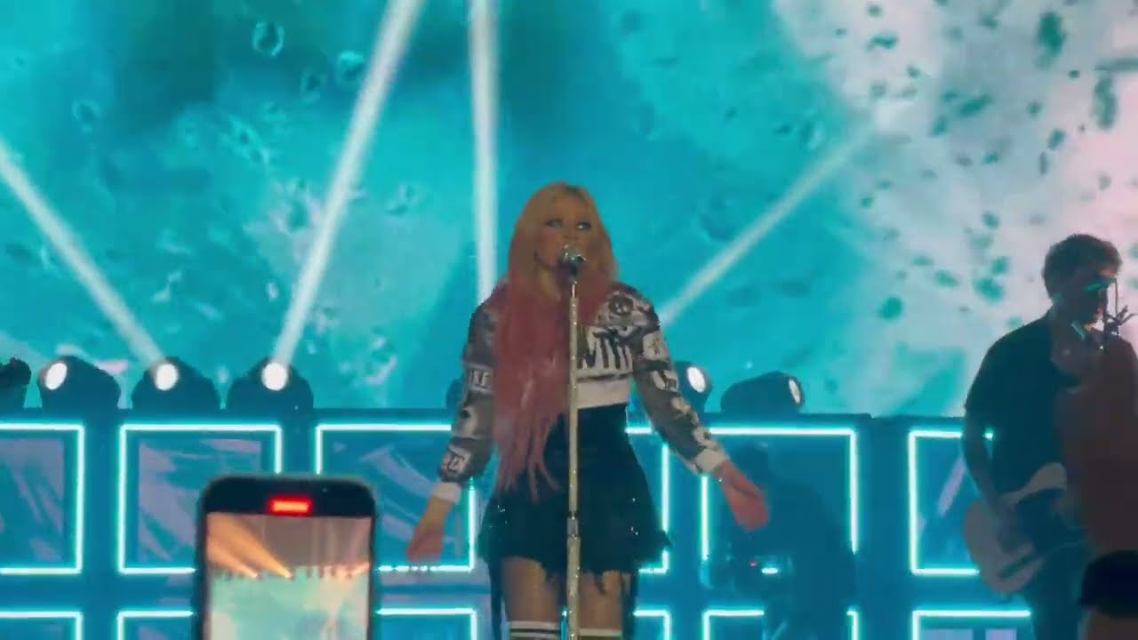 Avril Lavigne - I'm With You (Nîmes 2024)