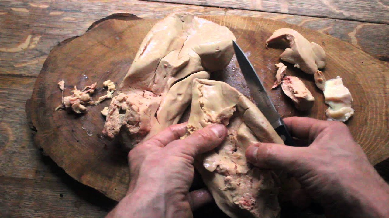 Cleaning a whole lobe of foie gras
