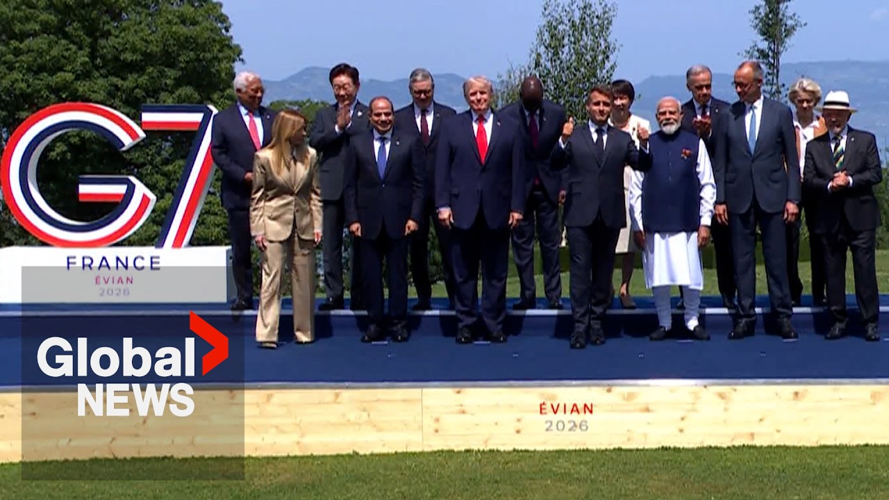 G7 leaders pose for 