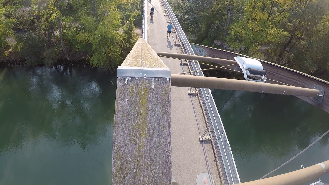 Sprung in den Donaukanal vom Erdberger Steg aus 16 Meter H&ouml;he mit anschliessendem Tauchgang.
