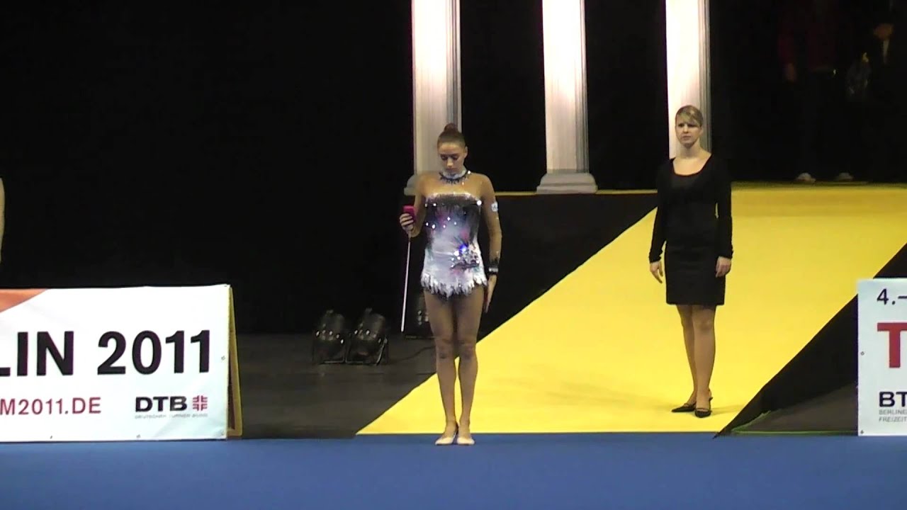 Berlin Masters 2010: Evgenia Kanaeva with ribbon