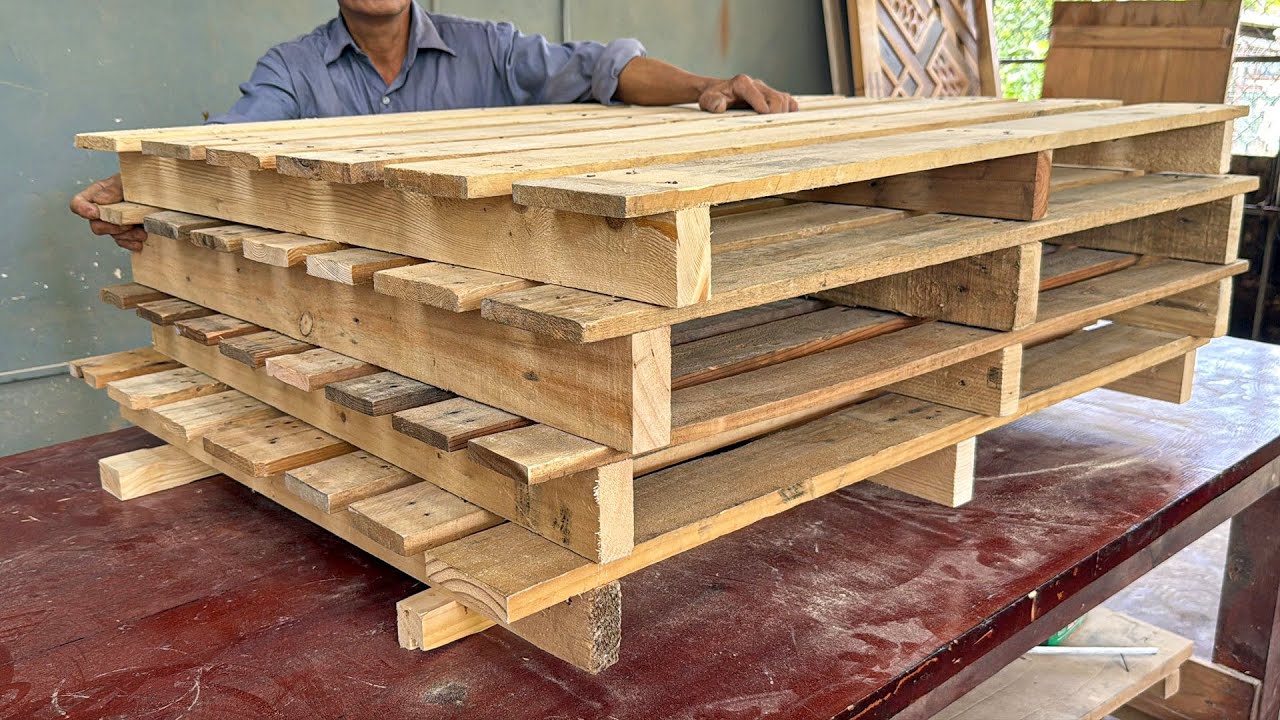 So Amazing! 70-Year-Old Carpenter Builds Model Train From Pallet Wood, Leaving Engineers Amazed