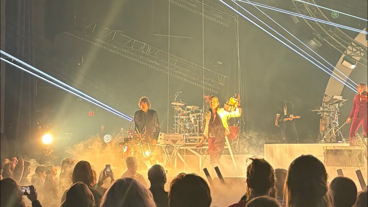 Amen For king and country live 12/12/25 in Chicago at the￼ Rosemont Theatre ￼