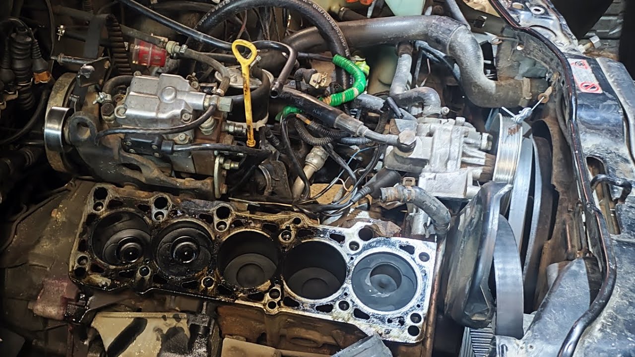Оживление. Пробило прокладку A6 C4 TDI. Вскрываем, смотрим, что там случилось.